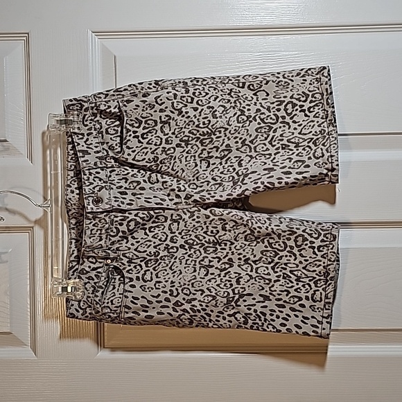 White House Black Market Pants - White House Black Market Leopard Print MidRise Skinny Crop Bermuda Shorts Size6
